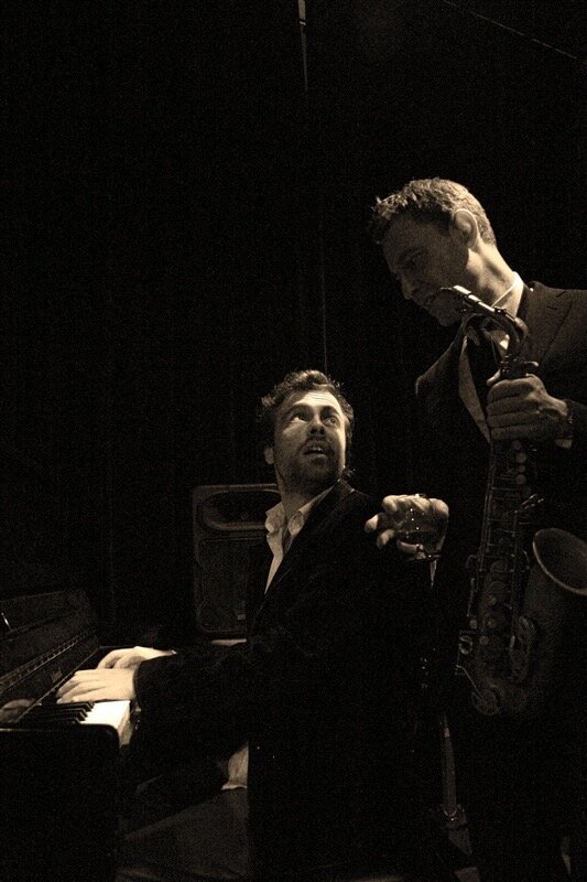 Gideon van Gelder at the piano with Benjamin Herman